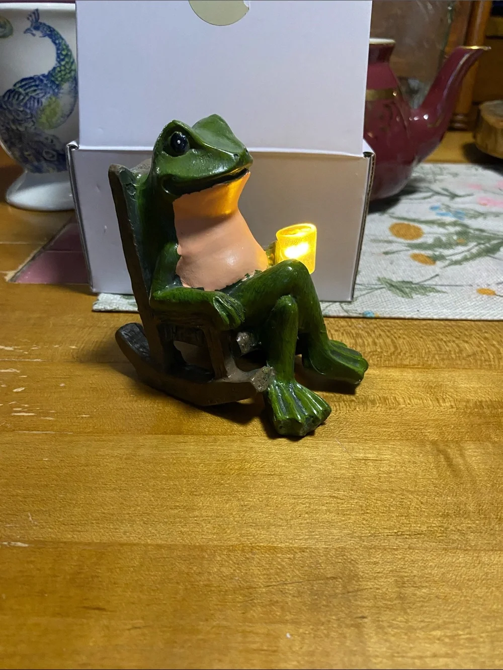 Green Frog Figurine with LED Light - Relaxing Reptile Décor